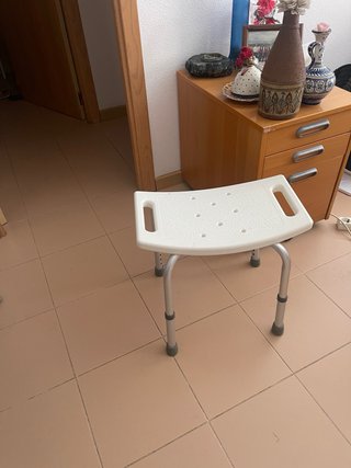 Banqueta de baño aluminio  se regular