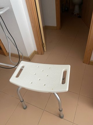 Banqueta de baño aluminio  se regular