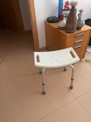 Banqueta de baño aluminio  se regular