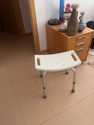 Banqueta de baño aluminio  se regular