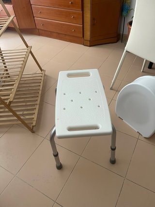 Banqueta de baño aluminio  se regular