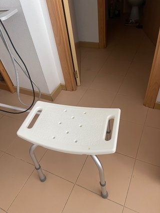 Banqueta de baño aluminio  se regular