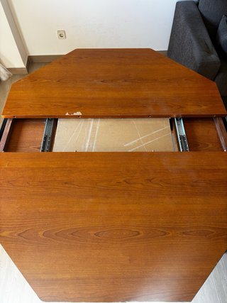 Mesa de comedor octogonal de madera