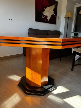 Mesa de comedor octogonal de madera