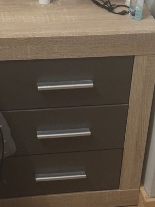 Conjunto dormitorio:cajoneras y cabecero