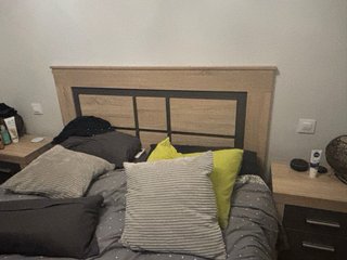 Conjunto dormitorio:cajoneras y cabecero