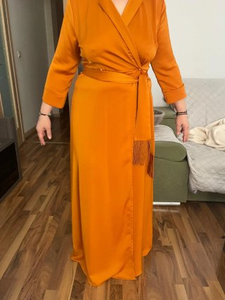 Vestido largo mostaza/ocre con flecos