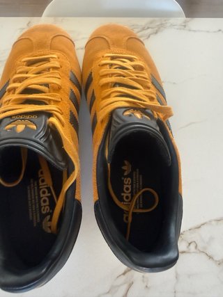 Zapatillas Adidas Naranja y Negro