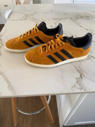 Zapatillas Adidas Naranja y Negro