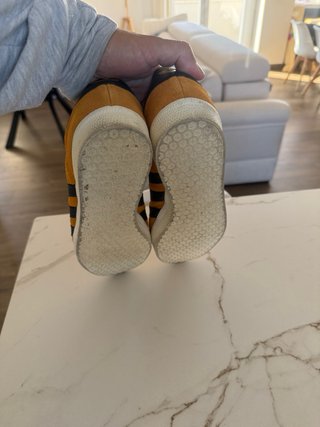 Zapatillas Adidas Naranja y Negro