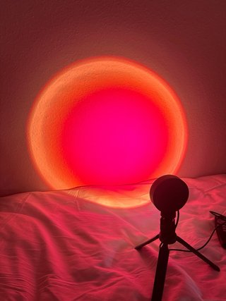 Lámpara LED de mesa con trípode