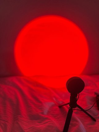 Lámpara LED de mesa con trípode