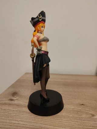 Figura One Piece Nami Pirata