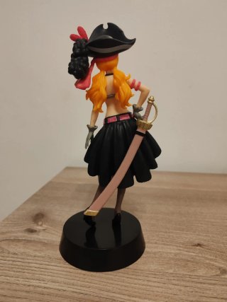 Figura One Piece Nami Pirata
