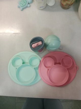 Lote 3 baberos y platos de silicona, vaso aprendiz