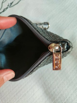 Cartera trenzada Plata con colgante