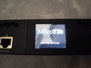 Router Mikrotik RB2011UiAS-RM