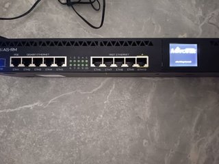 Router Mikrotik RB2011UiAS-RM