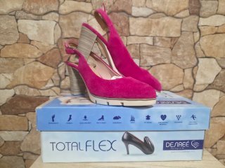 Zapatos de tacón Desireé fucsia Talla 36.