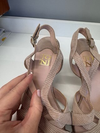 Sandalias de tacón beige