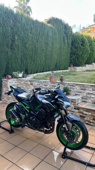 Kawasaki Z900 A2 2024 Negra/Verde