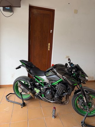 Kawasaki Z900 A2 2024 Negra/Verde