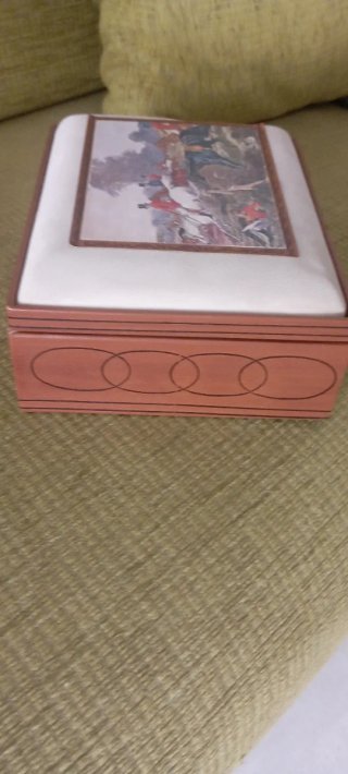 Scatola vintage decorata caccia