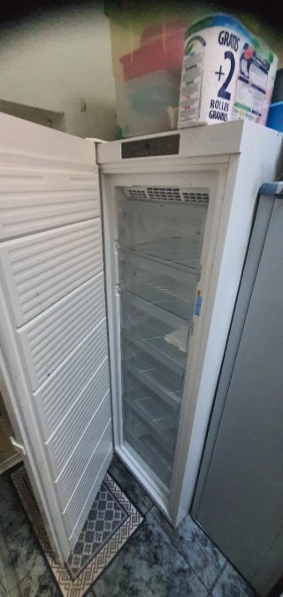 Congelador vertical Indesit