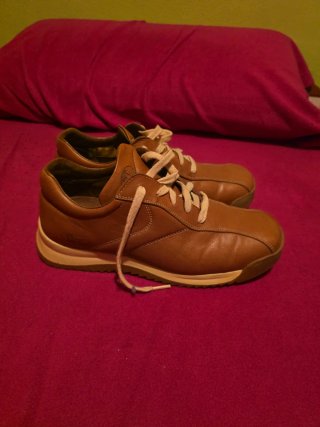 Zapatos de cuero marrones