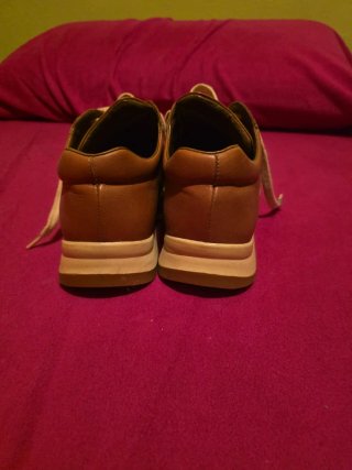 Zapatos de cuero marrones