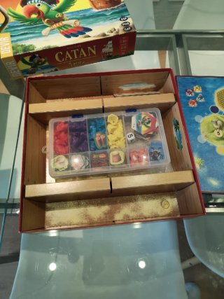 2 juegos de mesa: Escondite Fantasma y Catan Junio