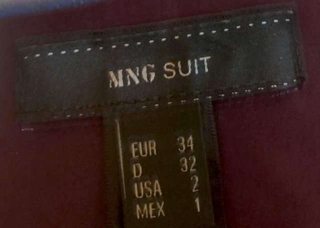Falda Mango Suit talla 34. Nueva.
