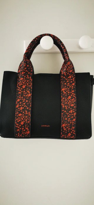 Bolso Negro y Rojo