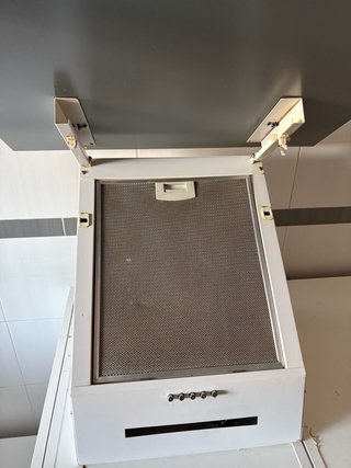 Campana extractora de cocina blanca