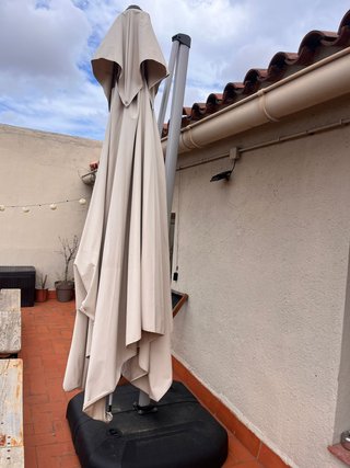 Sombrilla de exterior con base