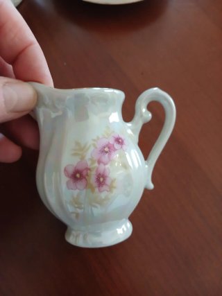 Pregiato servizio da caffè in porcellana