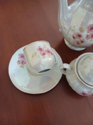 Pregiato servizio da caffè in porcellana