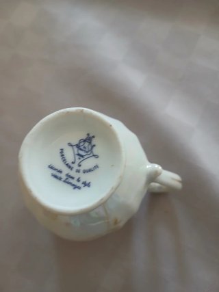 Pregiato servizio da caffè in porcellana