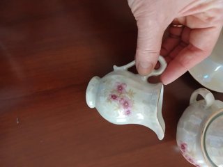 Pregiato servizio da caffè in porcellana