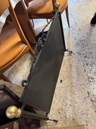 Salvachispas chimenea metal negro dorado