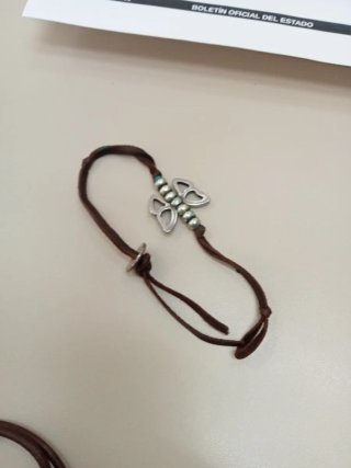 Pulsera de cuero con mariposa
