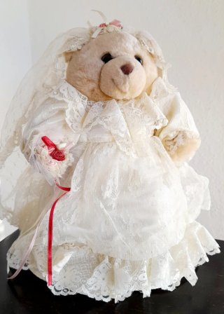 Osita de peluche vestida de novia