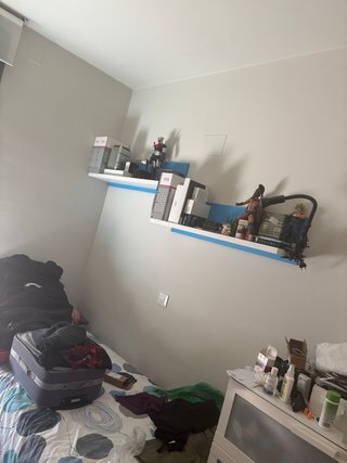 Cama con almacenaje y estanterías