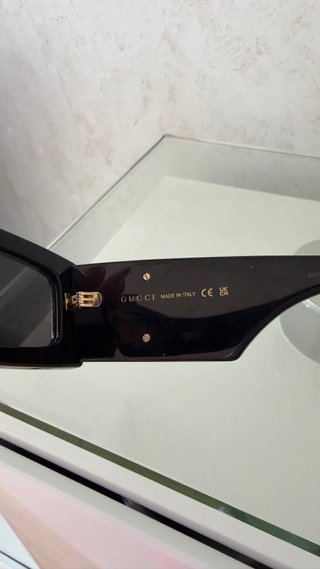 Gafas de Sol Gucci Negras y Doradas