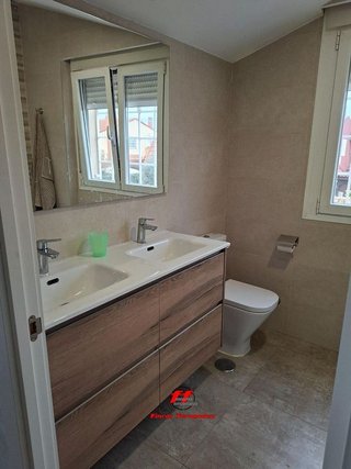 Casa pareada en venta en Velilla de San Antonio