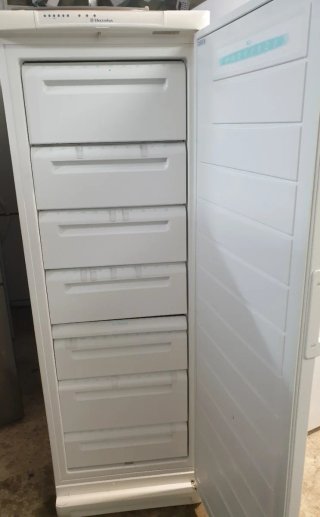 Congelador Vertical Electrolux 1.85m