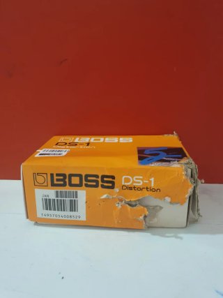 BOSS DS-1 Distortion Pedal (Caja Rota)
