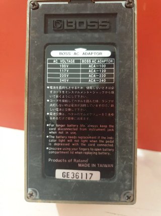 BOSS DS-1 Distortion Pedal (Caja Rota)