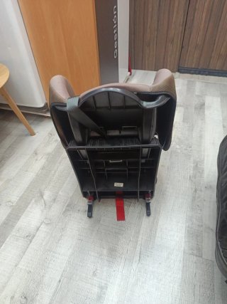 Silla de coche para niños marrón
