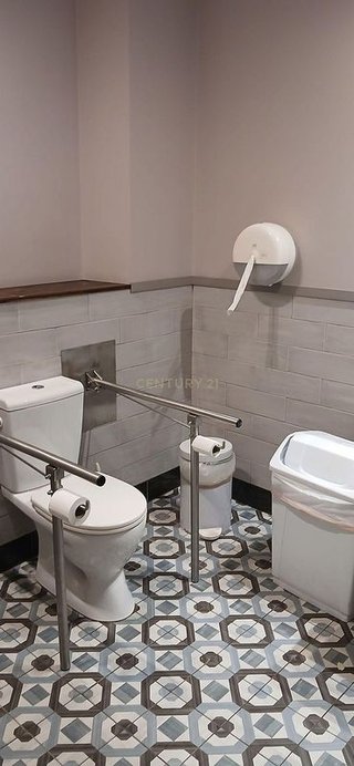 Local comercial en venta en Eixample Nord – La Devesa en Girona